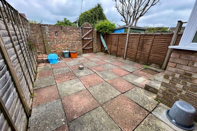 99 Sevenfields, Swindon photo 4