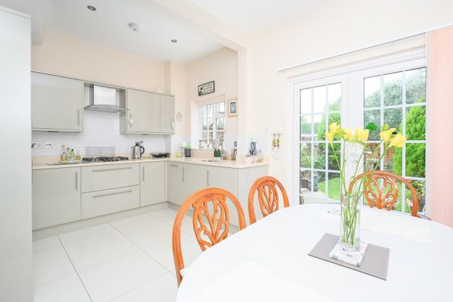 9, Belgrave Close, Walton-on-Thames photo 2