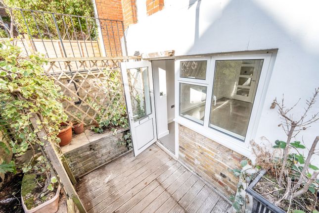 Oakhill Road, East Putney photo 4