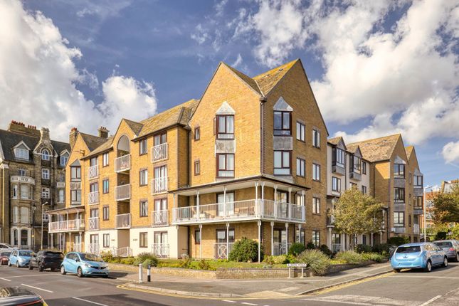 1-bed flat on Victoria Parade, Kent, £120,000