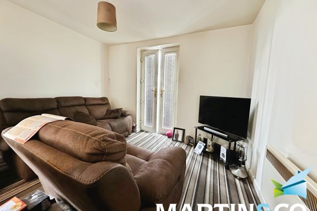 21, Meadow Court, Wakefield photo 2