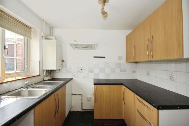 2, Chapman Close, Leamington Spa photo 4