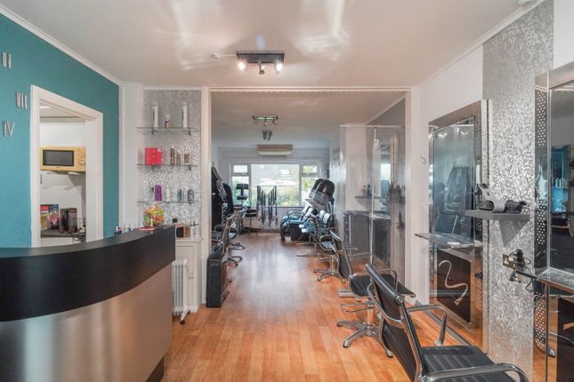 161, High Road, Halton photo 4