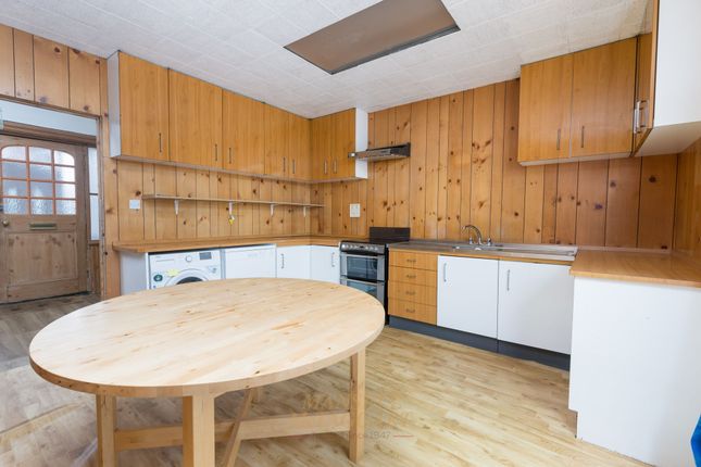 8 De La Warr Road, East Grinstead photo 3