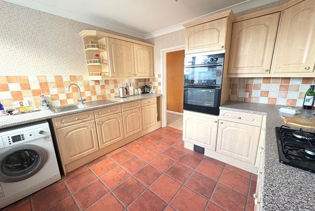 20, The Pines Devon, Honiton photo 2
