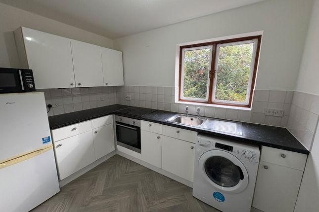 Swaythling Close Edmonton, London photo 3