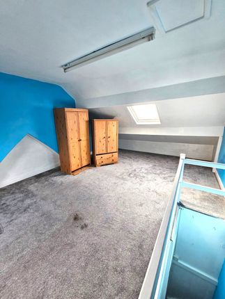 11, Lingwood Road, Bradford photo 5