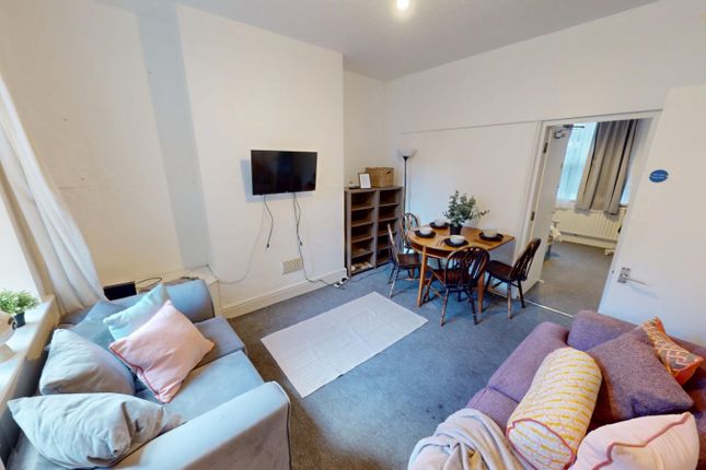 5-bed house on Grimsby Terrace, Nottinghamshire, £2,773/mo