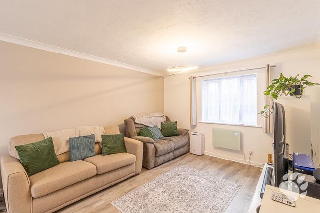 136, Copperfields, Basildon photo 4