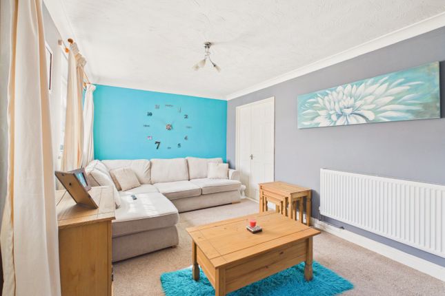 13, Petersfield Close, Hull photo 4