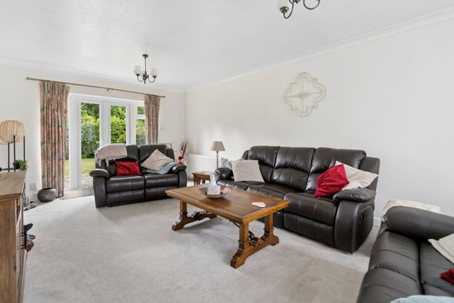 25, Blenheim Close, Watford photo 4