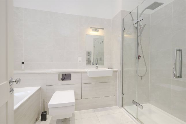 Flat for sale in Egerton Drive, Isleworth