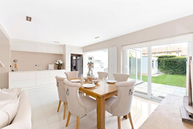 3 Court Close,, St Johns Wood Park, London photo 4