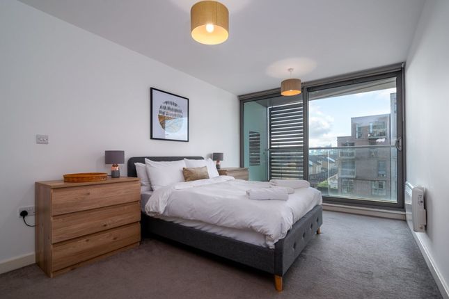 Flat to rent in Copperfield Road, London