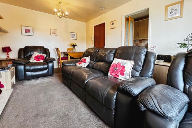 7, Tay Court, Bradford photo 2