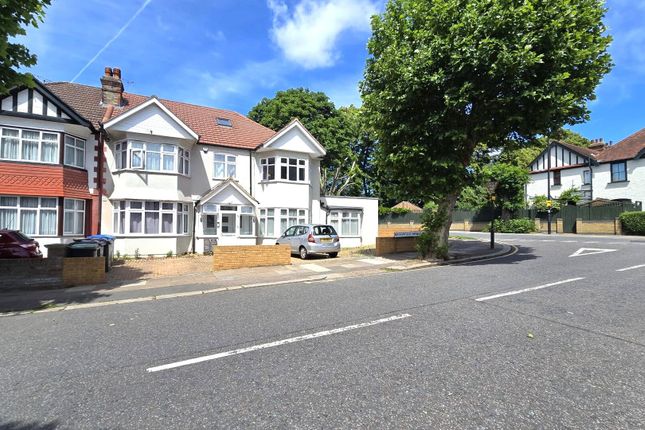 2-bed house on Flat 4, 56 Broomfield Avenue, Southgate, £2,100/mo