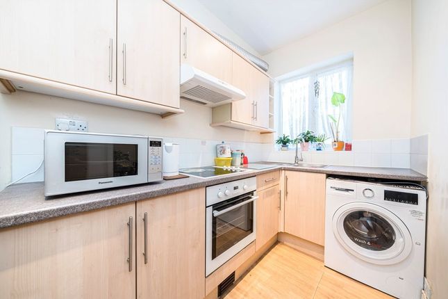 Flat 3  Kent House, Bassano Street, LONDON photo 4
