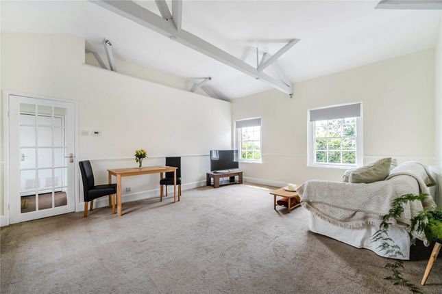 Flat 2, The Lodge,, Western Road, Devon photo 2