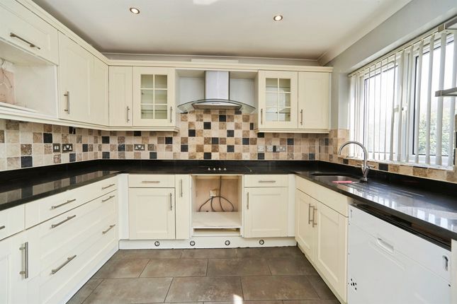 24, Oakdale Grove, Shipley photo 2