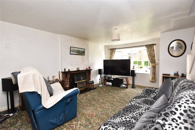 49, The Poplars, Leeds photo 2