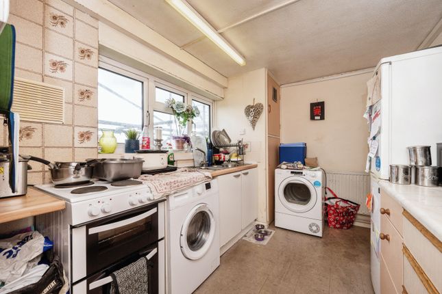 Flat for sale in Avon Drive, Bedford, Bedfordshire