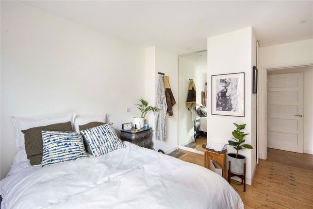 Flat for sale in Mulberry House, Victoria Park Square, Bethnal Green, London