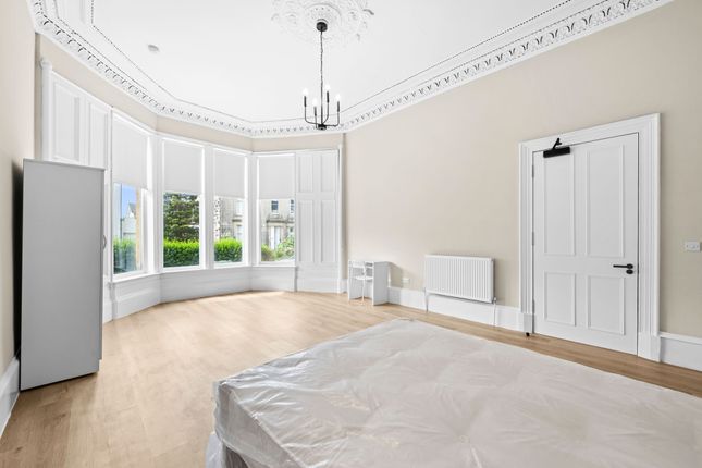 27 Onslow Drive, Glasgow photo 2