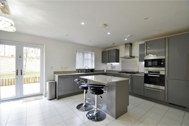 13, Truesdales, Ickenham photo 2