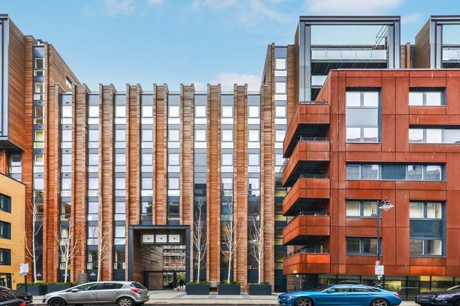 Flat for sale in Wharf Road, London