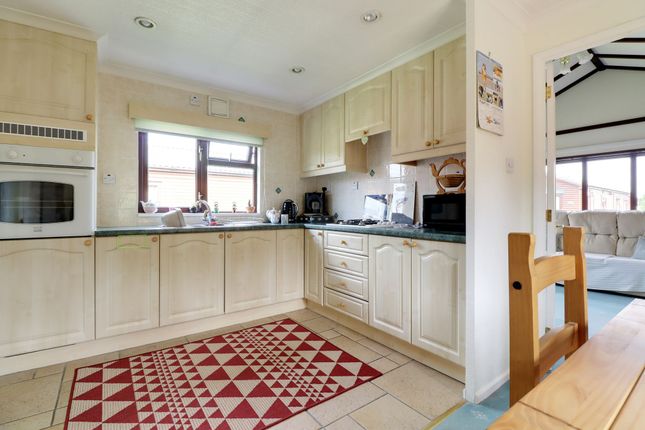 16 Willow Lane, Lincoln photo 3