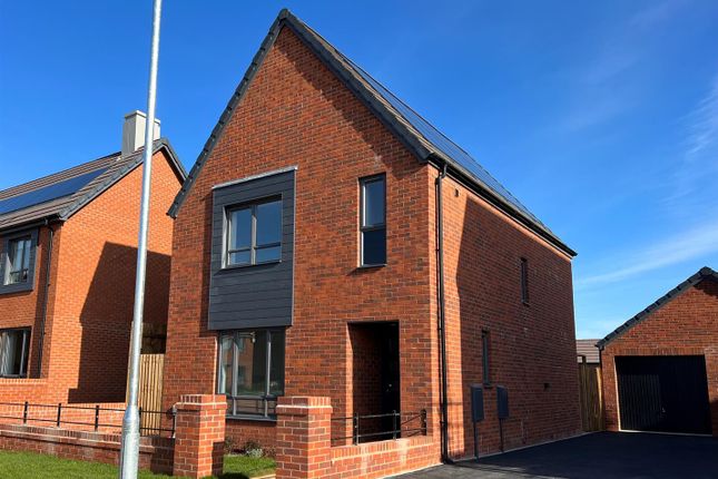 Thumbnail Detached house to rent in Doppler Road, Malvern