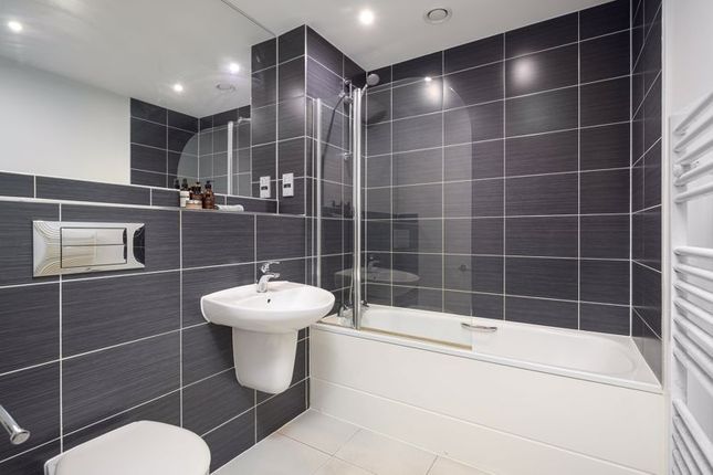 Flat for sale in Victory Park Road, Addlestone