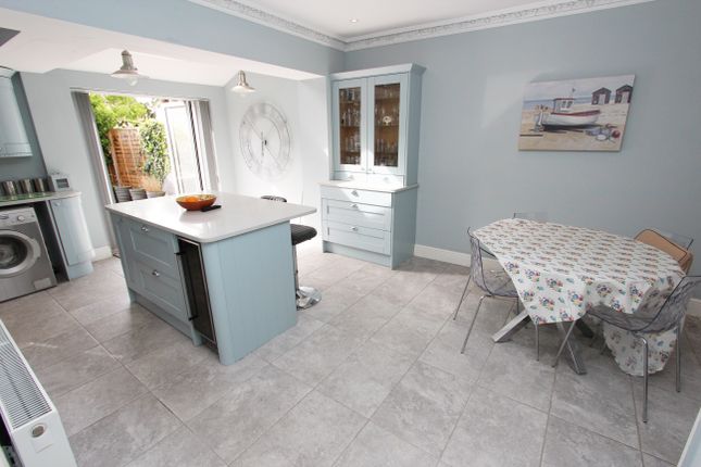 33, Heathview Crescent, Dartford photo 3