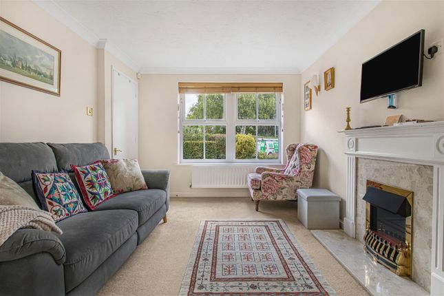 12, Carrick Close, Cambridge photo 4