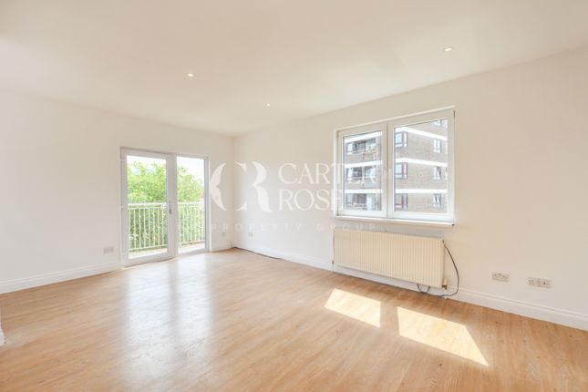 Duplex to rent in Lomond Grove, London