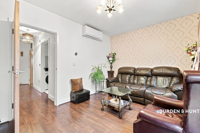 33 Reservoir Way, Ilford photo 4