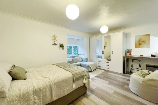 190, Maypole Road, Taplow photo 2