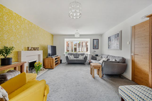 7, Petersfield Gardens, Warrington photo 2