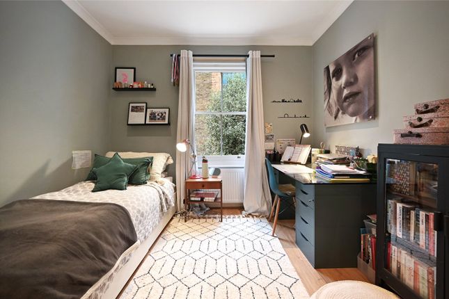 Flat for sale in Westwick Gardens, Brook Green, London