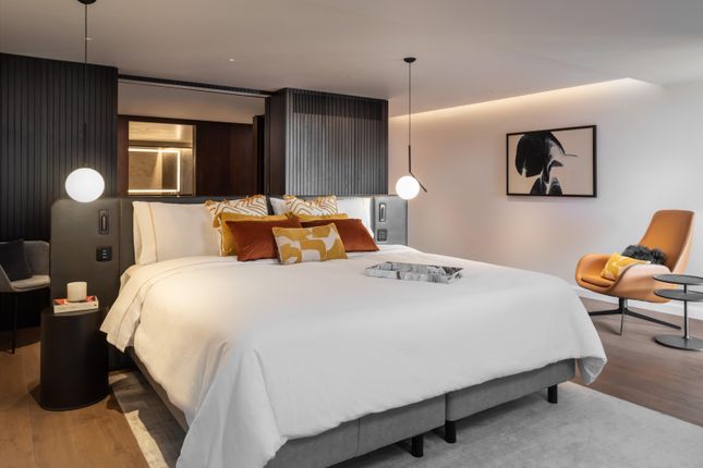 Flat for sale in The Westin, Upper Thames St, London