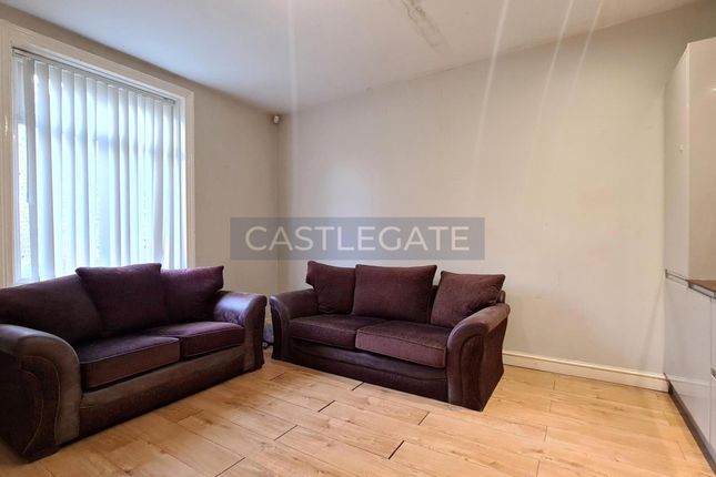 12 North Street, Huddersfield photo 2