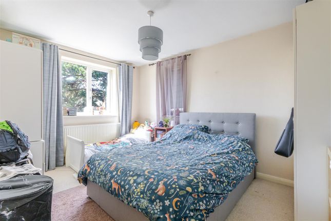 75, Manor Way, Ruislip photo 4