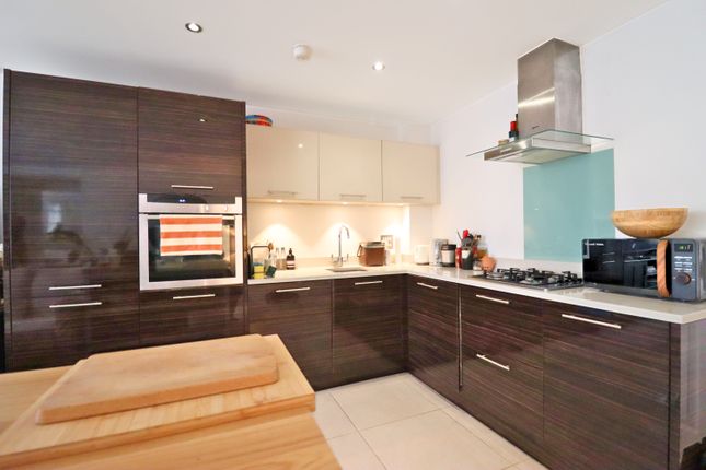 Flat 3 Longwood House, 15, Langley Road, Surbiton photo 4