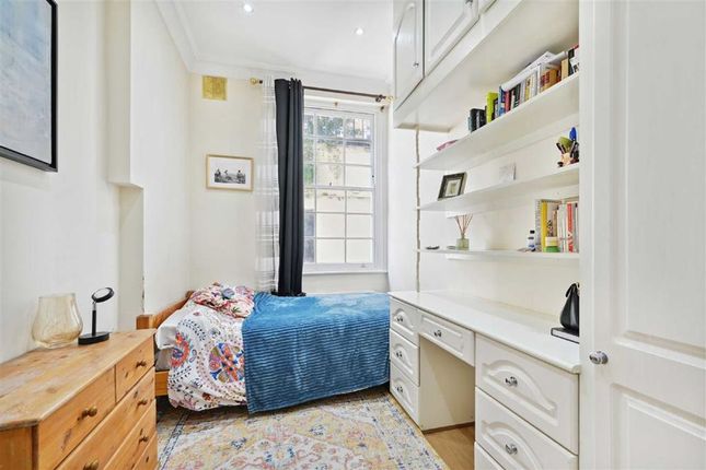 Flat for sale in Gloucester Street, London