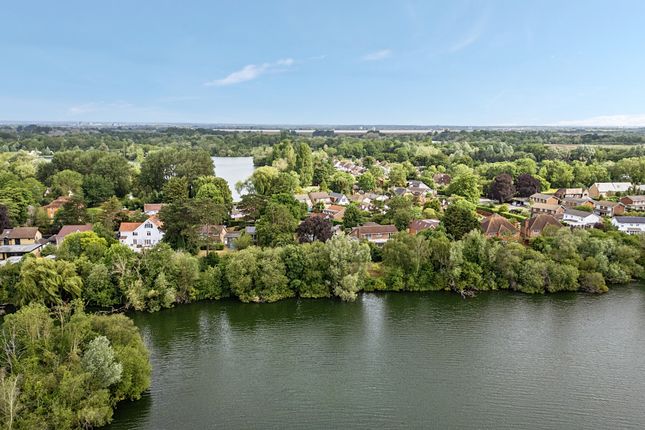 4, The Worple, Wraysbury photo 2