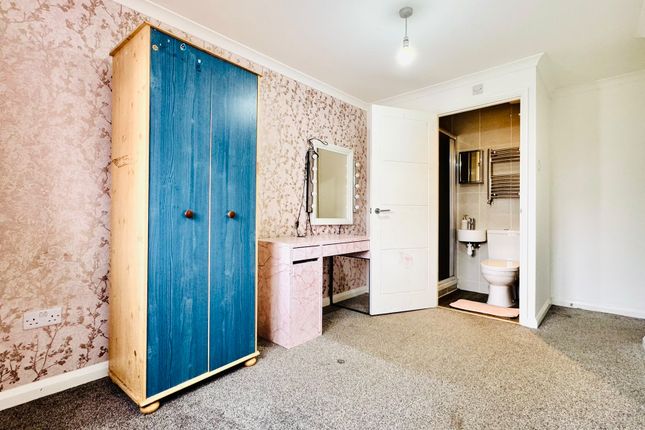 35, Haydon Road, Dagenham photo 4