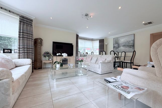 6 Denver Court , Hendon Lane , London photo 3