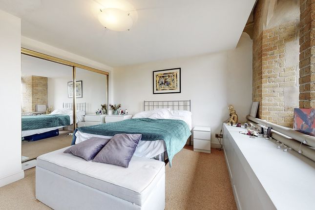 Flat to rent in St. Clements Court, 60 Arundel Square, London