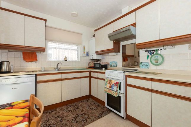 35, Hillview Road, Worthing photo 4