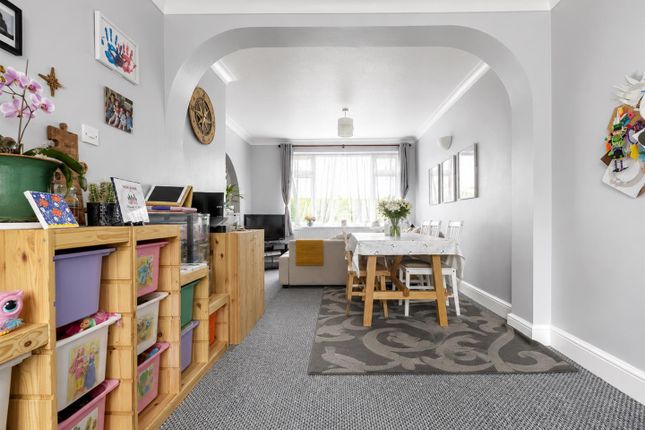 12, Tomlin Road, Slough photo 4